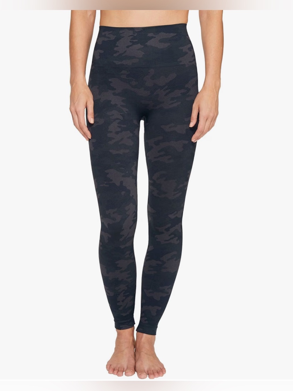 SPANX Look At Me Now Seamless Leggings in the Black Camo. Size XL